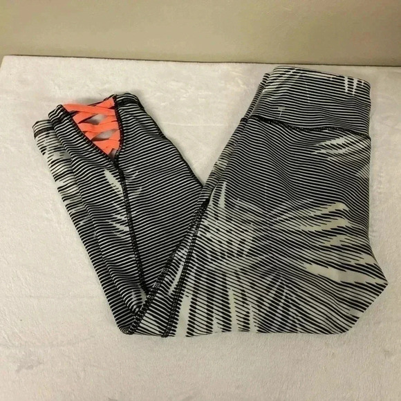 Old navy active leggings - Picture 4 of 7